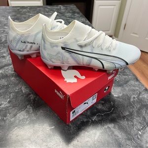 Puma Women's White Soccer Cleats